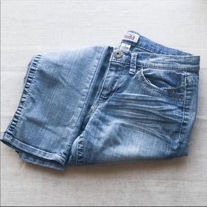 NWOT Mudd Distressed Denim Capri Jeans